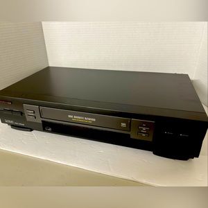 Toshiba W-602 VCR VHS Player Video Tape Recorder 4 Head Hi-Fi Stereo